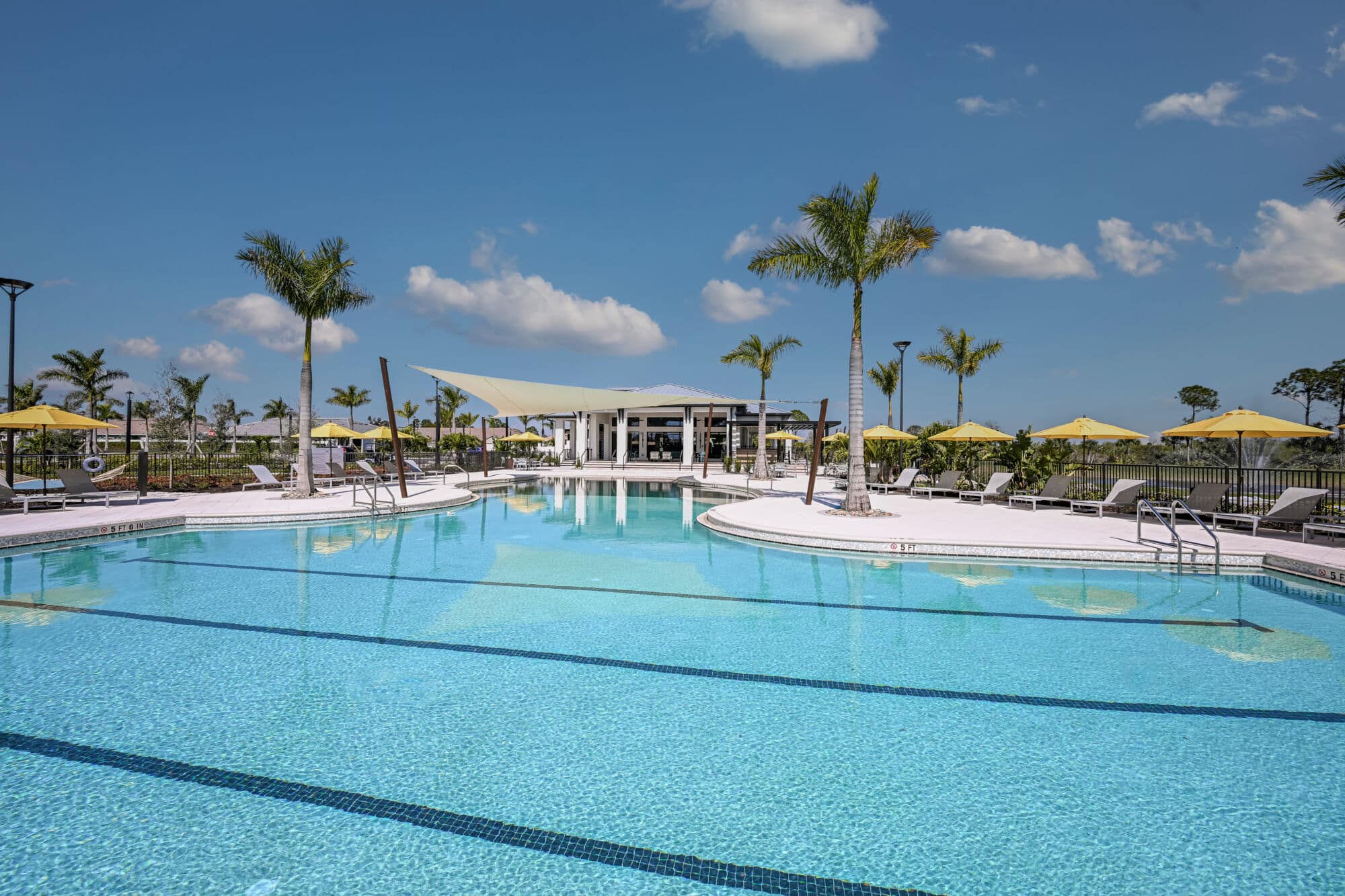 A large resort style pool with swimming lanes at Sunstone Lakeside's pool